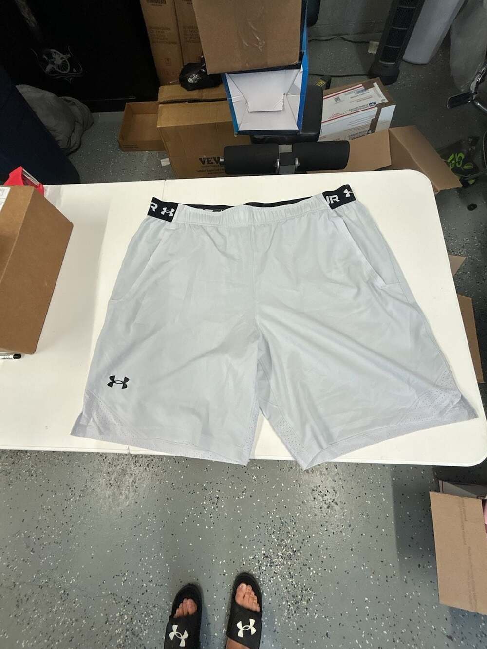 Under Armour Fitted Athletic Shorts Gray Size XL